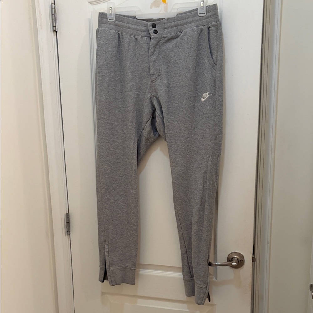 Nike Men's Heather Gray Joggers